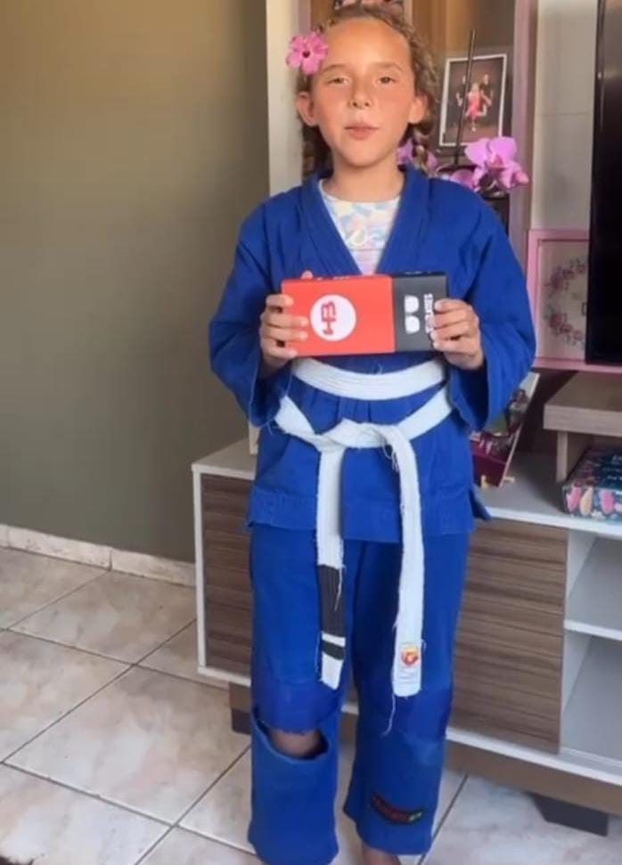 Itupevense de 7 anos faz rifa virtual para continuar no jiu-jitsu
